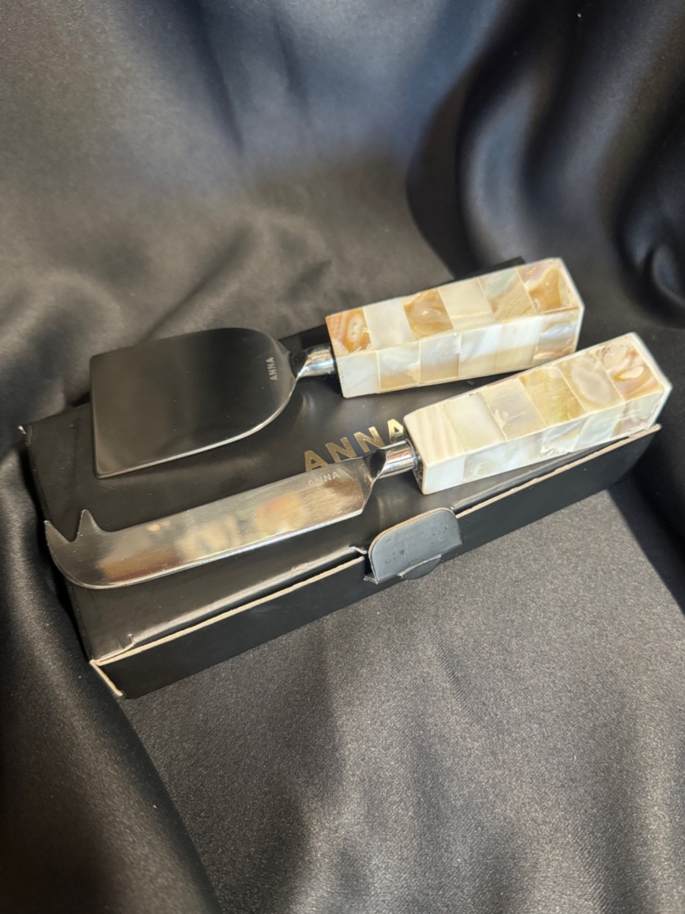 Anna Mother-of-Pearl Effect Cheese Knife & Spreader Set - Cream and Pearl